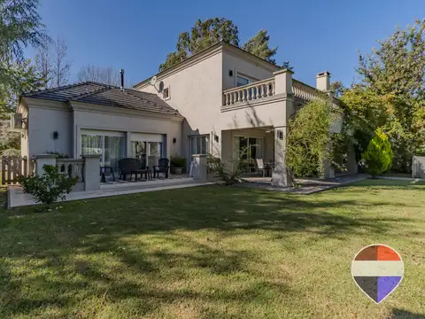 CASA EN VENTA 4 DORMITORIOS