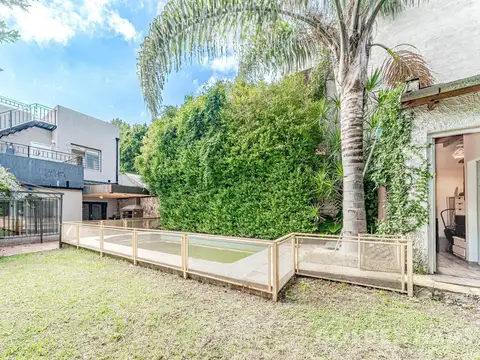 Casa 6 amb con 4 baños, quincho, jardín, pileta, parrilla, 2 balcones, terraza y cocheras