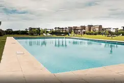 Áreas comunes piscina, club-house en Barrio Privado Nautico Isla del Este, Barrio cerrado