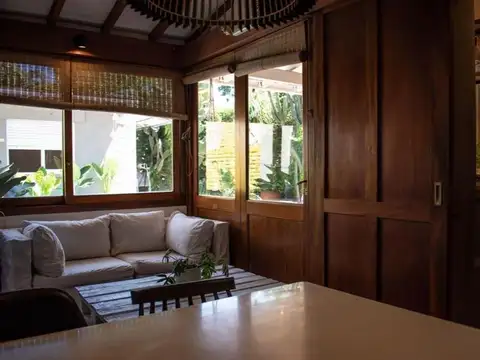 Casa con 2 dormitorios y cochera en Moreno