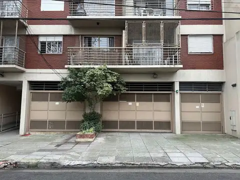 VENTA COCHERA FLORES