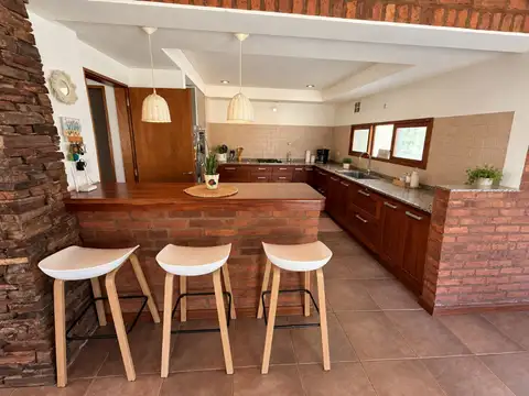 CASA QUINTA DE 4 AMB PILETA Y PARQUE APTO CREDITO