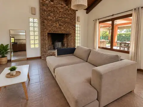 Casa 4 ambientes con 3 baños