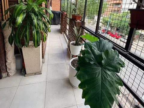 VENTA SEMIPISO 4 AMBIENTES CON BALCÓN CORRIDO — ESPACIO PARA AUTO Y BAULERA — VILLA URQUIZA