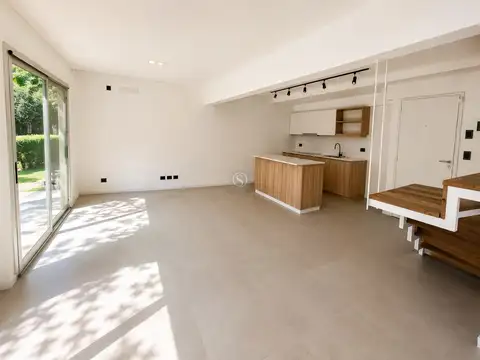 Casa 3 ambientes con 1 baño