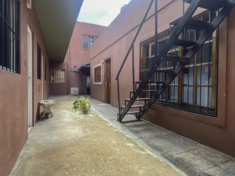 VENTA CASA 13 AMBIENTES IDEAL DOS FAMILIAS ENTRADA INDEPENDIENTE TERRAZA