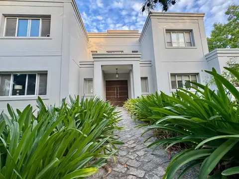 Casa en Alquiler de 4 dormitorios