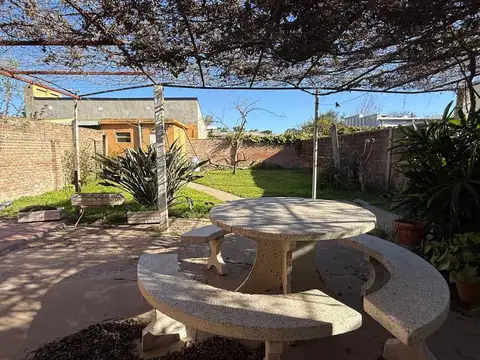 Casa 4 ambientes con 1 baño