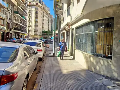 Larrea y Av Cordoba- Balvanera- Exc Local 50m2 en dos plantas!