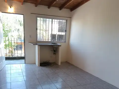 Depto dos ambientes en planta alta.