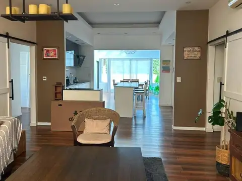 Casa en Venta con 4 cocheras