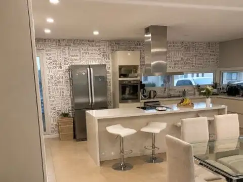 Casa en Venta en San Roque, USD 660.000