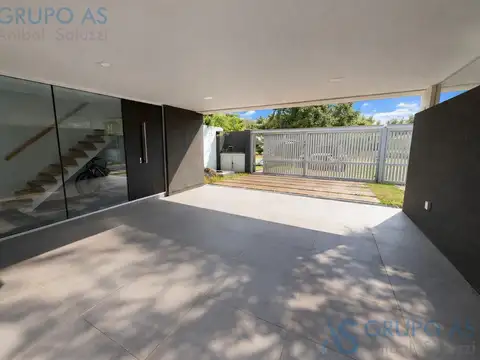 Casa 4 ambientes con 3 baños