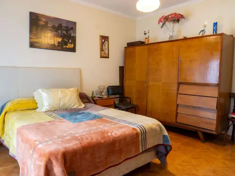 CASA EN VENTA CITY BELL 2 DORMITORIOS LOTE 15X28