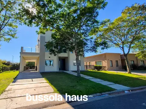 Casa con ascensor en Vistas Puertos del Lago