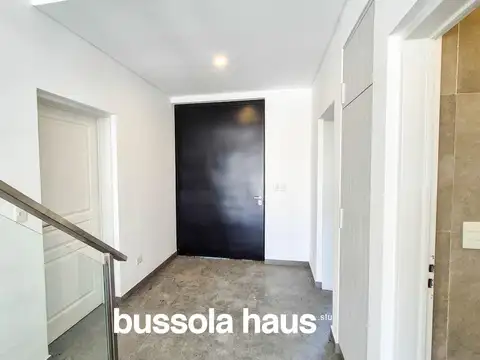 Casa 7 ambientes con 4 baños