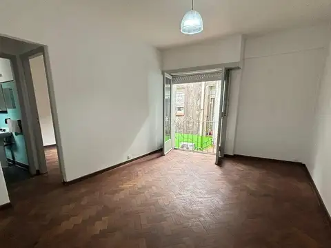 Venta de PH 2 ambientes con balcón en Parque Chacabuco