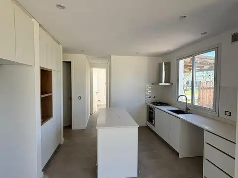 Casa en alquiler en Santo Tomas de 5 ambientes con pileta