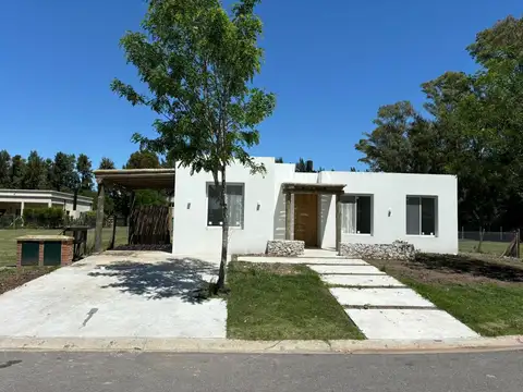 Casa en alquiler en Santo Tomas de 5 ambientes con pileta