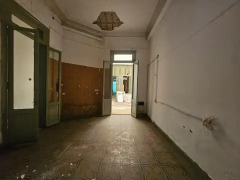 Casa 11 ambientes con 3 baños