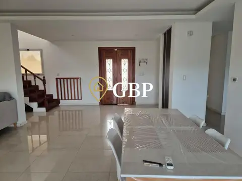 Casa 4 ambientes con 4 baños