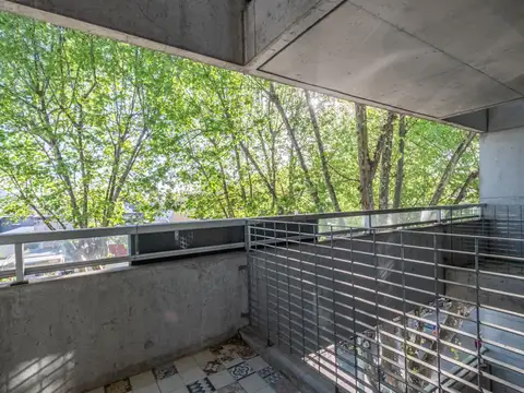 1 amb. - frente - balcon - parrilla - impecable.-