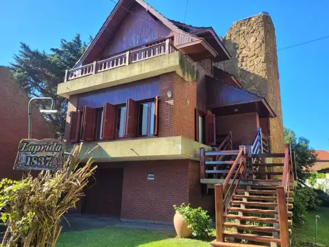 CHALET 7 AMBIENTES EN 3 PLANTAS CON QUINCHO Y GRAN PARQUE 