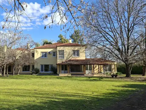 Casa de 500 m2 en venta sobre lote de 2.500 m2, Apta Crédito en Chacras del Ocho, al lado de Pilará