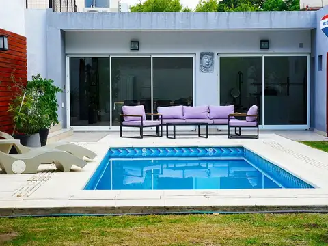 CASA CON PILETA EN LOMAS DE ZAMORA