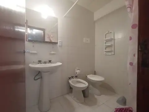 C. 3 2200, Piso 4