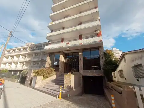 C. 3 2200, Piso 4