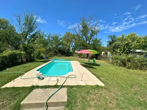 VENTA - CASA 2 DORMITORIOS PATIO, PILETA Y COCHERA - SAN LORENZO