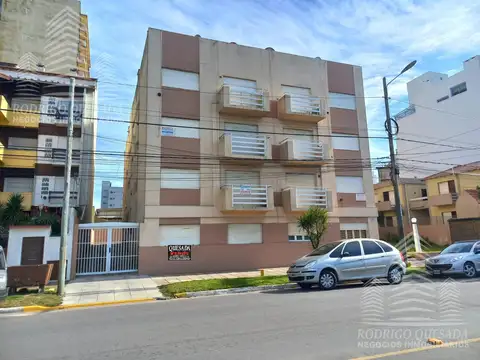 Departamento planta baja-c/espacio vehicular- Costanera 2040