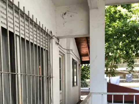 Casa en venta en Floresta, gran lote 42,8 mts de profundidad, 4 ph en blok. Consulte!