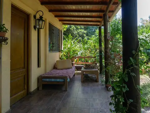 CASA EN VENTA CITY BELL 4 DORMITORIOS