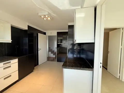 Departamento en Alquiler de 4 dormitorios