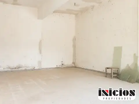 2 Locales mas una Vivienda en Block sobre Esquina - C515
