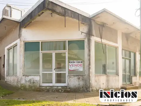 2 Locales mas una Vivienda en Block sobre Esquina - C515