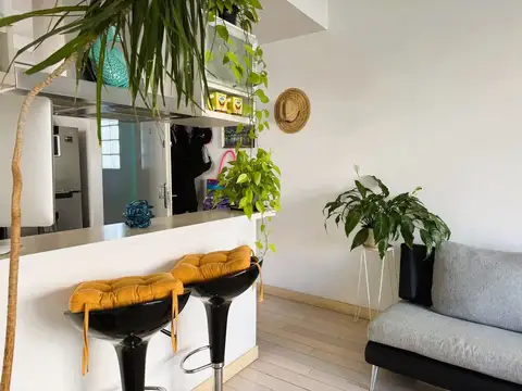 ALQUILER Departamento de 2 Ambientes con Balcón
