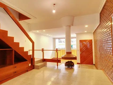 Depto Tipo Casa en Alquiler de 4 dormitorios