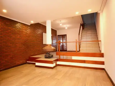 Depto Tipo Casa en Alquiler de 5 ambientes