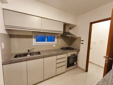 DUPLEX 4 AMBIENTES EN VENTA EN LA PLATA  COCHERA