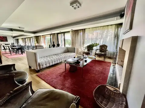Casa 9 ambientes con 6 baños