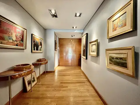 Casa en Venta con 3 cocheras
