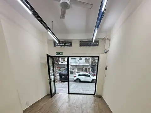 Local en Alquiler en Parque Chas, $ 900.000