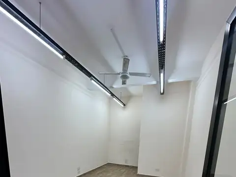 Excelente local de 5,50 x 3,30 en inmejorable estado, apto todo rubro.