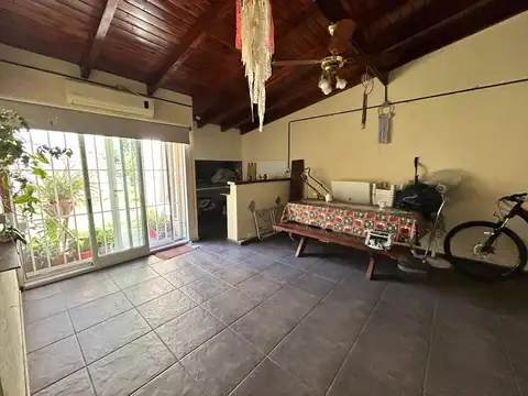 Pje Boero 3200, 3 dormitorios, patio, cochera.