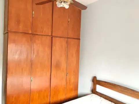 CASA VENTA 3 AMBIENTES C/COCHERA Y PATIO ARBOLADO