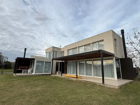 Casa en Venta en El Cazal, USD 350.000