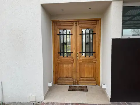 Casa 6 ambientes con 3 baños